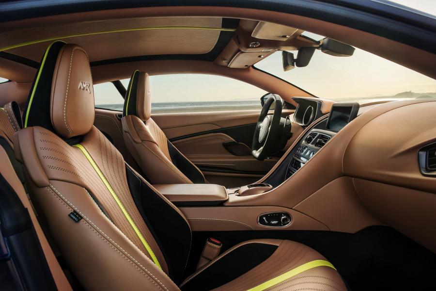 Интерьер Aston Martin DB11 AMR 2018 года  (WW) (фото 3 из 43)